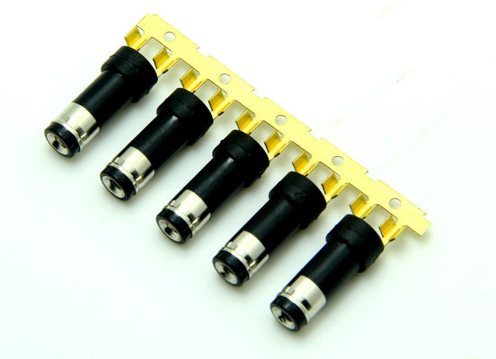 क्रिमिंग बैरल प्रकार 10A 12V 5.5 * 2.5 मिमी तार 18 AWG - 26 AWG पुरुष डीसी पावर प्लग कनेक्टर्स